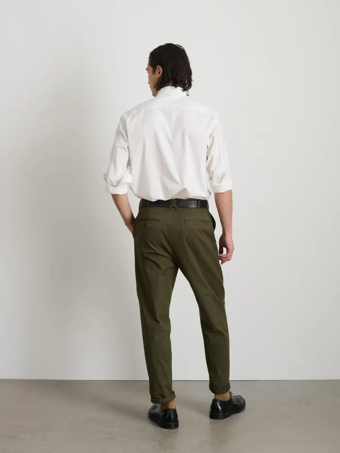 Alex Mill Pants Men Standard Pleated Pant In Chino Military Olive