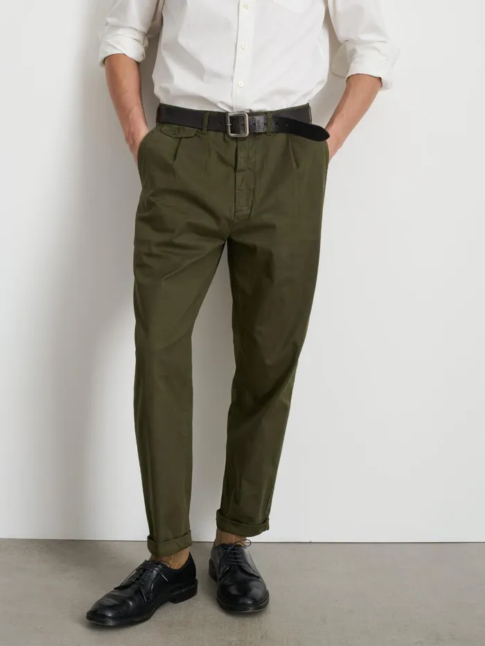Alex Mill Pants Men Standard Pleated Pant In Chino Military Olive